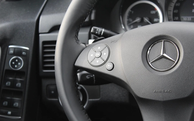 Mercedes-Benz GLK cena 57900 przebieg: 260435, rok produkcji 2012 z Dębno małe 562